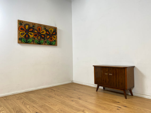 WMK Formschöne & gut erhaltene Mid-Century Kommode aus vollem Holz mit hübschen Messingbeschlägen, aus 1964 # Sideboard TV-Lowboard Fernsehkommode Wäschekommode Anrichte Rockabilly Vintage 50er 60er
