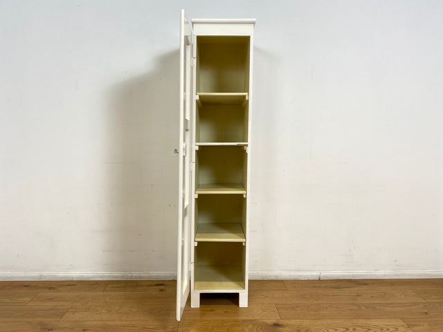 WMK I Formschöner schmaler weißer 30er Jahre Art Deco Hochschrank aus vollem Holz I Schrank Küchenschrank Wäscheschrank Schuhschrank Medizinschrank Kommode Jugendstil Antik Vintage Berlin Hamburg Köln