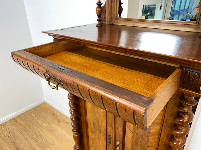 WMK # Wunderschönes schmales antikes Vertiko aus vollem Holz in Nussbaum mit Spiegel Aufsatz & imposanten Zopfsäulen # Säulenschrank Aufsatzvertiko Schrank Wäscheschrank Flurschrank Gründerzeit Vintage