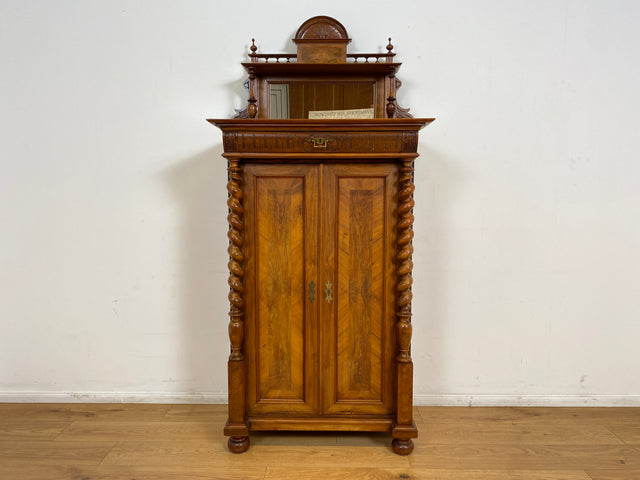 WMK # Wunderschönes schmales antikes Vertiko aus vollem Holz in Nussbaum mit Spiegel Aufsatz & imposanten Zopfsäulen # Säulenschrank Aufsatzvertiko Schrank Wäscheschrank Flurschrank Gründerzeit Vintage