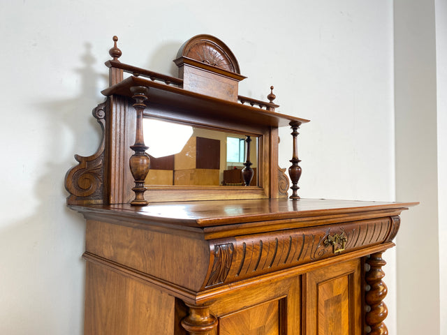 WMK # Wunderschönes schmales antikes Vertiko aus vollem Holz in Nussbaum mit Spiegel Aufsatz & imposanten Zopfsäulen # Säulenschrank Aufsatzvertiko Schrank Wäscheschrank Flurschrank Gründerzeit Vintage