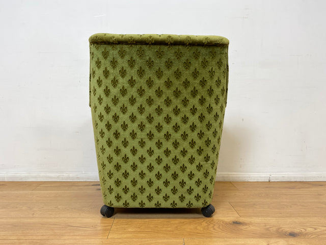 WMK I 1/2 Formschöner & sehr gemütlicher 70er Jahre Sessel auf Rollen mit samtartigem grünem Originalbezug I Cocktailsessel Armchair Lesesessel Stuhl Vintage Retro Berlin Heidelberg Hannover Würzburg