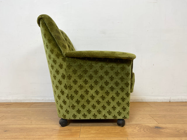 WMK I 1/2 Formschöner & sehr gemütlicher 70er Jahre Sessel auf Rollen mit samtartigem grünem Originalbezug I Cocktailsessel Armchair Lesesessel Stuhl Vintage Retro Berlin Heidelberg Hannover Würzburg