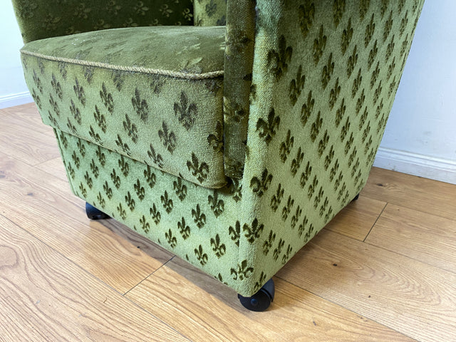 WMK I 1/2 Formschöner & sehr gemütlicher 70er Jahre Sessel auf Rollen mit samtartigem grünem Originalbezug I Cocktailsessel Armchair Lesesessel Stuhl Vintage Retro Berlin Heidelberg Hannover Würzburg