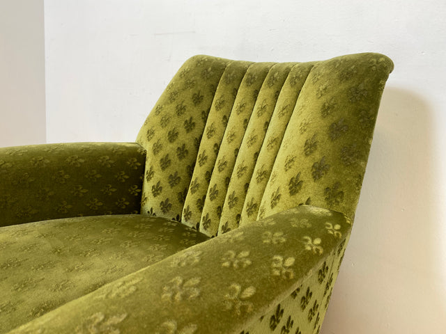 WMK I 1/2 Formschöner & sehr gemütlicher 70er Jahre Sessel auf Rollen mit samtartigem grünem Originalbezug I Cocktailsessel Armchair Lesesessel Stuhl Vintage Retro Berlin Heidelberg Hannover Würzburg