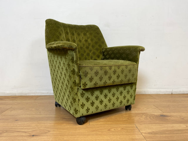 WMK I 1/2 Formschöner & sehr gemütlicher 70er Jahre Sessel auf Rollen mit samtartigem grünem Originalbezug I Cocktailsessel Armchair Lesesessel Stuhl Vintage Retro Berlin Heidelberg Hannover Würzburg