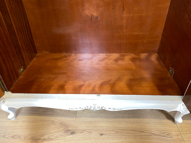 WMK I Raumaufhellender, großer weißer Chippendale Kleiderschrank aus vollem Holz I Schrank Schlafzimmerschrank Wäscheschrank Wardrobe Vintage 60er 70er Köln Heidelberg München Hamburg