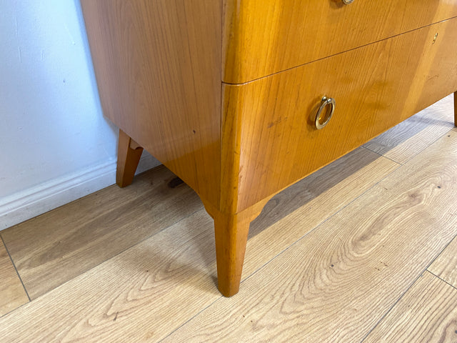 WMK # Formschöne und geräumige skandinavische 50er Jahre Kommode aus vollem Holz mit Schubladen und hübschen Messinggriffen # Sideboard Schubladenkommode Wäschekommode Schrank Mid-Century Vintage 60er