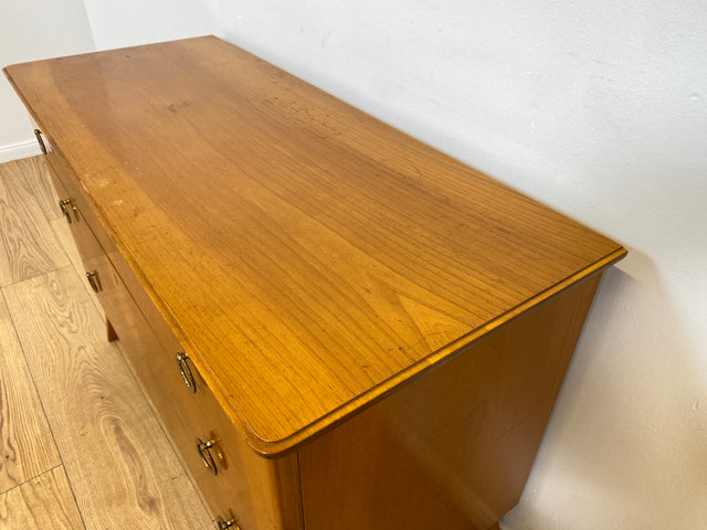 WMK # Formschöne und geräumige skandinavische 50er Jahre Kommode aus vollem Holz mit Schubladen und hübschen Messinggriffen # Sideboard Schubladenkommode Wäschekommode Schrank Mid-Century Vintage 60er