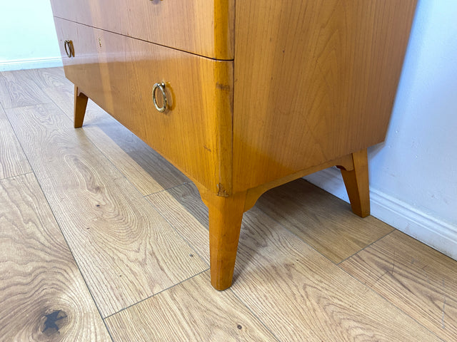 WMK # Formschöne und geräumige skandinavische 50er Jahre Kommode aus vollem Holz mit Schubladen und hübschen Messinggriffen # Sideboard Schubladenkommode Wäschekommode Schrank Mid-Century Vintage 60er