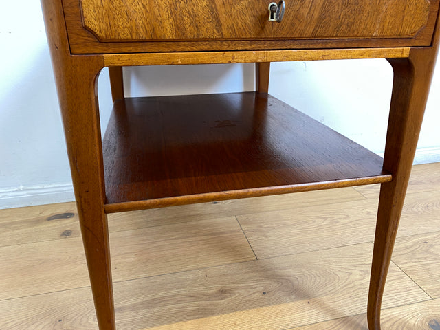 WMK I Stilvoller und sehr gut erhaltener skandinavische 50er Jahre Nachttisch mit Schublade und Ablage I Kommode Beistelltisch Ablage Nachtkommode Nachtschrank Mid-Century Vintage Rostock Bonn Berlin