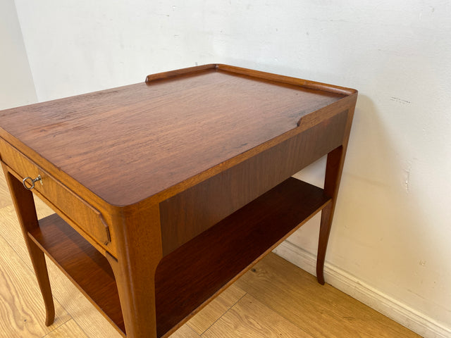 WMK I Stilvoller und sehr gut erhaltener skandinavische 50er Jahre Nachttisch mit Schublade und Ablage I Kommode Beistelltisch Ablage Nachtkommode Nachtschrank Mid-Century Vintage Rostock Bonn Berlin