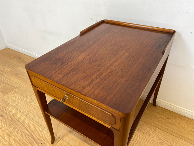 WMK I Stilvoller und sehr gut erhaltener skandinavische 50er Jahre Nachttisch mit Schublade und Ablage I Kommode Beistelltisch Ablage Nachtkommode Nachtschrank Mid-Century Vintage Rostock Bonn Berlin