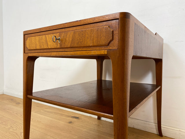 WMK I Stilvoller und sehr gut erhaltener skandinavische 50er Jahre Nachttisch mit Schublade und Ablage I Kommode Beistelltisch Ablage Nachtkommode Nachtschrank Mid-Century Vintage Rostock Bonn Berlin