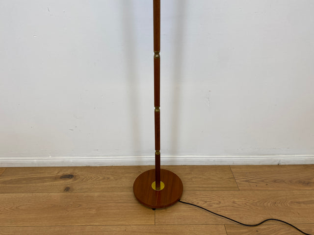 WMK # Minimalistische und gut erhaltene skandinavische 60er Jahre Stehlampe mit dezentem weißem Lampenschirm,Lampenfuß aus Teakholz &Messing # Lampe Stehleuchte Leselampe Leuchte Mid-Century Vintage