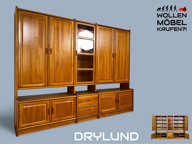 WMK I Hochwertige skandinavische Designer Wohnwand von Dyrlund in Teakholz mit beleuchteter Vitrine I Regalwand Regalsystem Highboard Bücherschrank Sideboard Schrankwand Danish Design Vintage Berlin