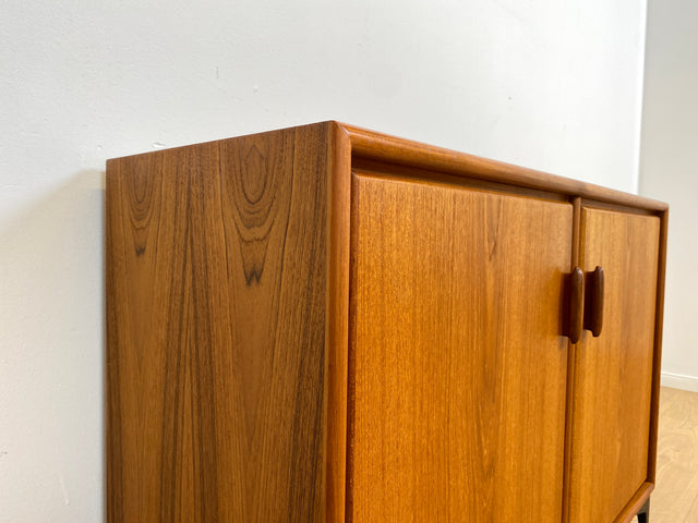 WMK # Zeitlos schöne Kommode aus skandinavischem Möbelkorpus in Teakholz auf neuen Metallfüßen # Sideboard Wäschekommode Schuhschrank TV-Lowboard TV-Bank Danish Design Mid-Century Vintage Hairpin Teak