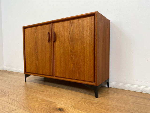 WMK # Zeitlos schöne Kommode aus skandinavischem Möbelkorpus in Teakholz auf neuen Metallfüßen # Sideboard Wäschekommode Schuhschrank TV-Lowboard TV-Bank Danish Design Mid-Century Vintage Hairpin Teak