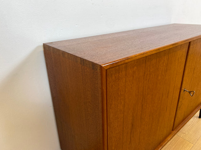 WMK # Zeitlose & sehr gut erhaltene skandinavische Kommode in Teakholz auf neuen schwarzen Metallfüßen # Sideboard Wäschekommode TV-Lowboard TV-Bank Schuhschrank Danish Design Mid-Century Vintage Teak