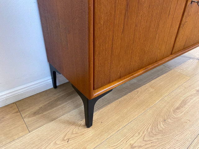WMK # Zeitlose & sehr gut erhaltene skandinavische Kommode in Teakholz auf neuen schwarzen Metallfüßen # Sideboard Wäschekommode TV-Lowboard TV-Bank Schuhschrank Danish Design Mid-Century Vintage Teak