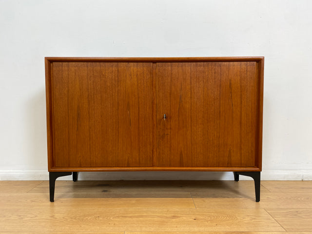 WMK # Zeitlose & sehr gut erhaltene skandinavische Kommode in Teakholz auf neuen schwarzen Metallfüßen # Sideboard Wäschekommode TV-Lowboard TV-Bank Schuhschrank Danish Design Mid-Century Vintage Teak