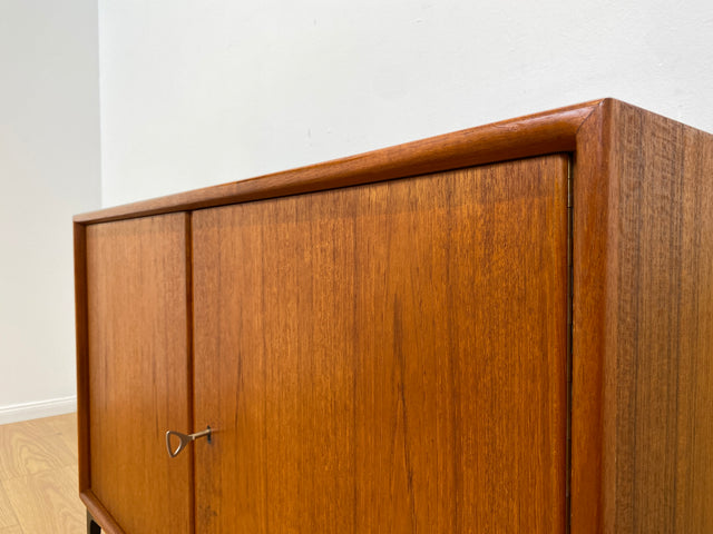 WMK # Zeitlose & sehr gut erhaltene skandinavische Kommode in Teakholz auf neuen schwarzen Metallfüßen # Sideboard Wäschekommode TV-Lowboard TV-Bank Schuhschrank Danish Design Mid-Century Vintage Teak