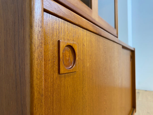 WMK # Hochwertige skandinavische Mid-Century Designer Vitrine von Brouer Møbelfabrik aus massivem Teakholz # Regal Bücherschrank Bücherregal Sideboard Highboard Glass Cabinet Danish Design Vintage