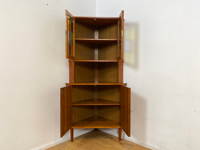 WMK Wunderschöne skandinavische Mid-Century Eckvitrine in Teakholz mit bunten Bleigläsern I Eckschrank Eckkommode Highboard Vitrine Bücherschrank Büchervitrine Teak Danish Design Vintage Berlin Bremen