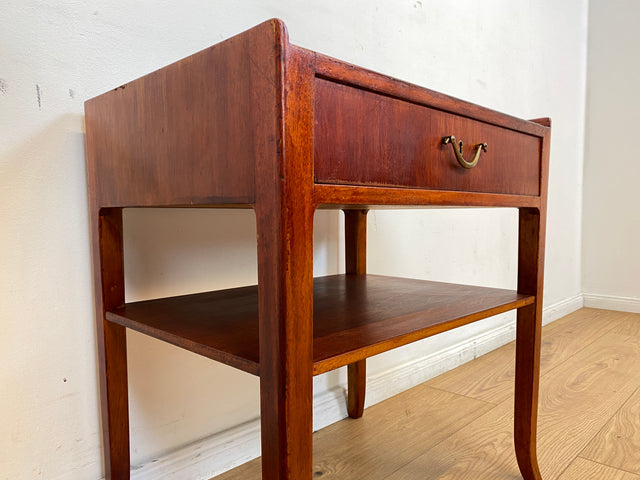 WMK I Sehr hübscher skandinavischer 50er Jahre Nachttisch mit Ablage, Schublade und tollem Messinggriff I Kommode Beistelltisch Ablage Nachtkommode Nachtschrank Mid-Century Vintage Berlin Kiel Dresden