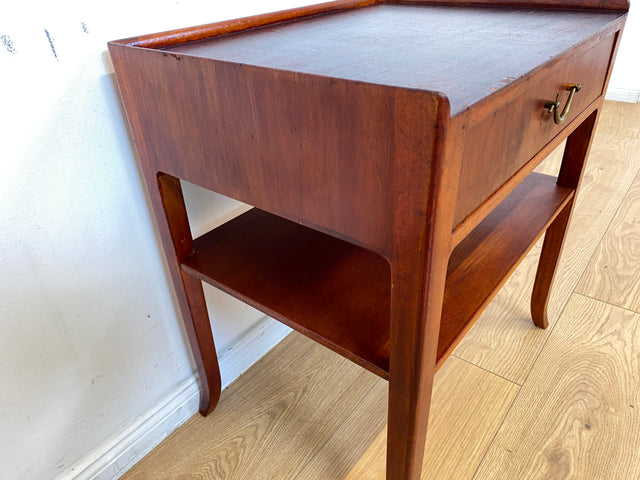 WMK I Sehr hübscher skandinavischer 50er Jahre Nachttisch mit Ablage, Schublade und tollem Messinggriff I Kommode Beistelltisch Ablage Nachtkommode Nachtschrank Mid-Century Vintage Berlin Kiel Dresden
