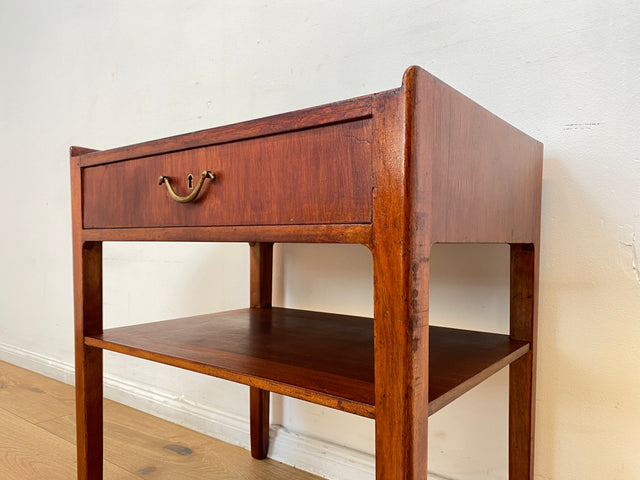 WMK I Sehr hübscher skandinavischer 50er Jahre Nachttisch mit Ablage, Schublade und tollem Messinggriff I Kommode Beistelltisch Ablage Nachtkommode Nachtschrank Mid-Century Vintage Berlin Kiel Dresden