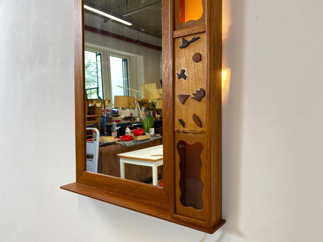 WMK I Einzigartiger skandinavischer 60er Jahre Wandspiegel aus Teakholz mit stimmungsvoller Beleuchtung I Spiegel Flurspiegel Garderobe Danish Design Vintage Mid-Century Teak Berlin Hamburg Frankfurt