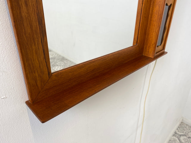WMK I Einzigartiger skandinavischer 60er Jahre Wandspiegel aus Teakholz mit stimmungsvoller Beleuchtung I Spiegel Flurspiegel Garderobe Danish Design Vintage Mid-Century Teak Berlin Hamburg Frankfurt