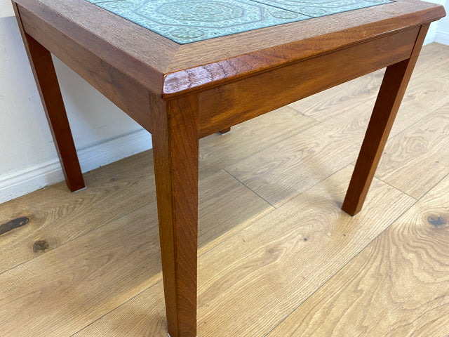 WMK Stilvoller & sehr gut erhaltener skandinavischer Couchtisch in Teakholz mit kunstvoll gestalteten Fliesen # Fliesentisch Beistelltisch Coffee Table Danish Design Mid-Century Vintage 60er 70er Teak