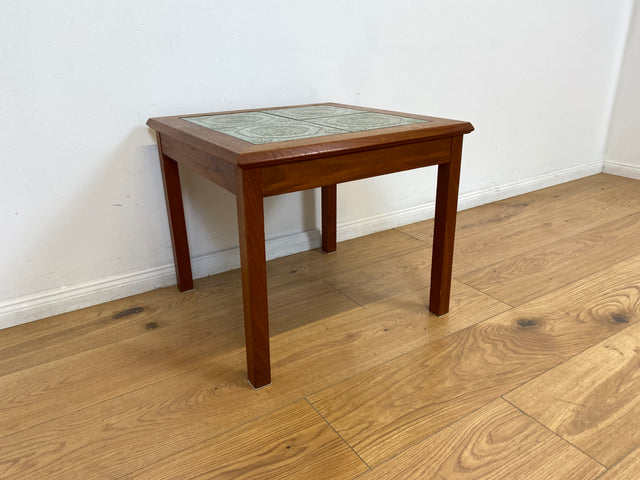 WMK Stilvoller & sehr gut erhaltener skandinavischer Couchtisch in Teakholz mit kunstvoll gestalteten Fliesen # Fliesentisch Beistelltisch Coffee Table Danish Design Mid-Century Vintage 60er 70er Teak