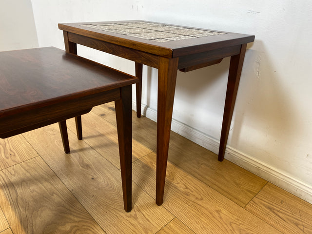 WMK Hochwertiger skandinavischer Mid-Century 3-in-1 Satztisch aus Palisander mit kunstvollen Fliesen I Couchtisch Tisch Beistellt Fliesen Nesting Coffee Table Vintage Danish Design Rosewood Berlin Ulm