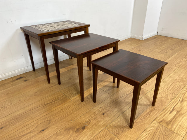 WMK Hochwertiger skandinavischer Mid-Century 3-in-1 Satztisch aus Palisander mit kunstvollen Fliesen I Couchtisch Tisch Beistellt Fliesen Nesting Coffee Table Vintage Danish Design Rosewood Berlin Ulm