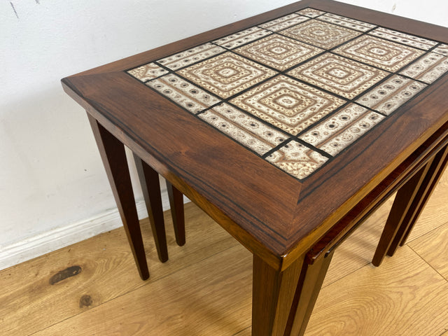 WMK Hochwertiger skandinavischer Mid-Century 3-in-1 Satztisch aus Palisander mit kunstvollen Fliesen I Couchtisch Tisch Beistellt Fliesen Nesting Coffee Table Vintage Danish Design Rosewood Berlin Ulm