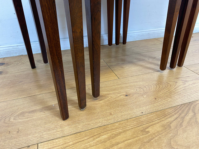 WMK Hochwertiger skandinavischer Mid-Century 3-in-1 Satztisch aus Palisander mit kunstvollen Fliesen I Couchtisch Tisch Beistellt Fliesen Nesting Coffee Table Vintage Danish Design Rosewood Berlin Ulm