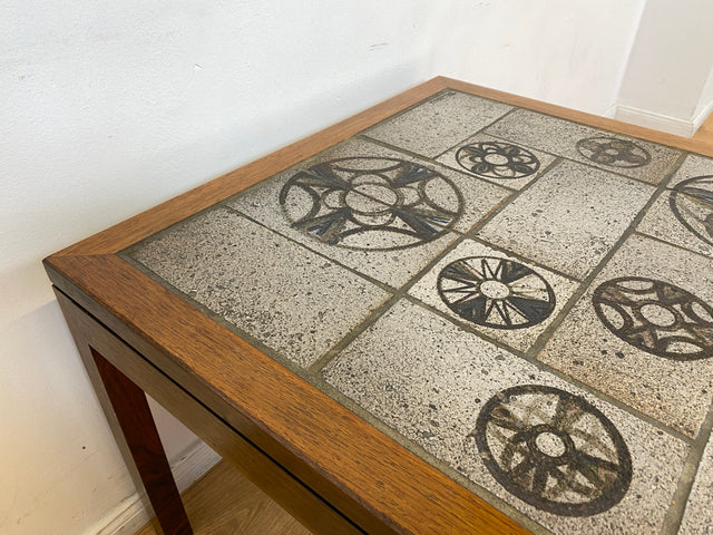 WMK I Schöner skandinavischer Mid-Century Couchtisch I Teakholz mit kunstvollen Fliesen