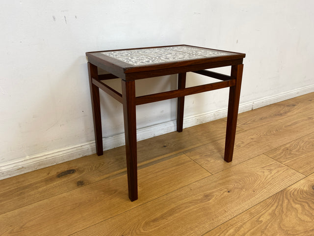 WMK I Edler skandinavischer Mid-Century Couchtisch aus Palisander mit kunstvollen Fliesen