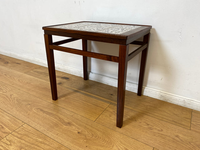 WMK I Edler skandinavischer Mid-Century Couchtisch aus Palisander mit kunstvollen Fliesen