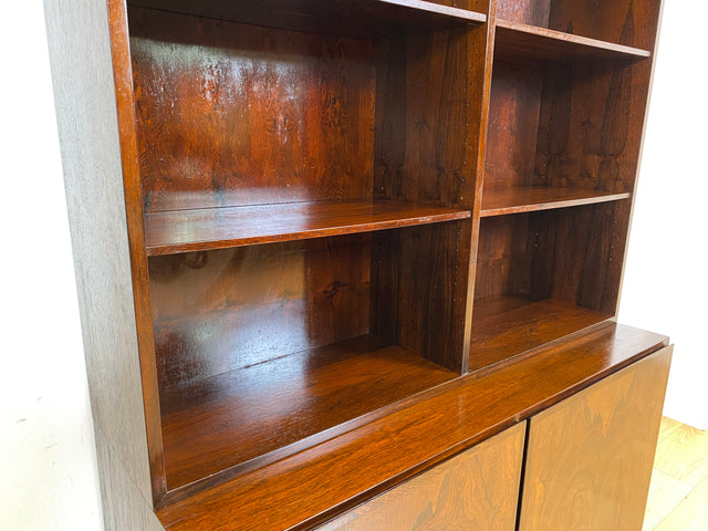 WMK I Stilvoller skandinavischer Mid-Century Designer Bücherschrank by Omann Junior in Palisander m. verstell. Regalböden I Bücherregal Regal Highboard Sideboard Schrank Rosewood Danish Design Vintage