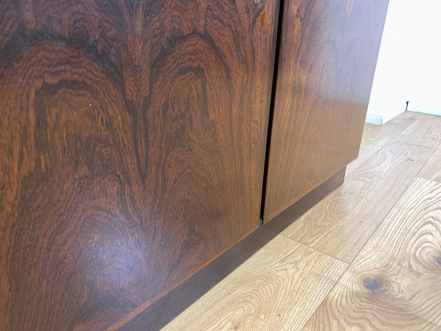 WMK I Stilvoller skandinavischer Mid-Century Designer Bücherschrank by Omann Junior in Palisander m. verstell. Regalböden I Bücherregal Regal Highboard Sideboard Schrank Rosewood Danish Design Vintage