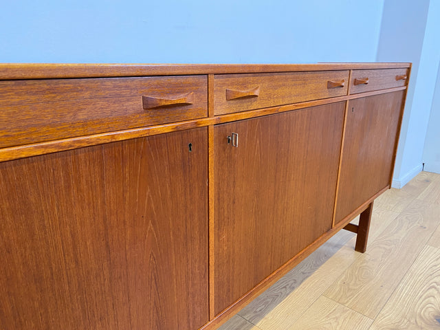 WMK # Stilvoller skandinavischer Mid-Century Designer Sideboard von Tage Olofsson für Ulferts in Teakholz mit Schubladen # Kommode Schrank Anrichte TV-Bank Danish Design Vintage Teak Berlin Hamburg