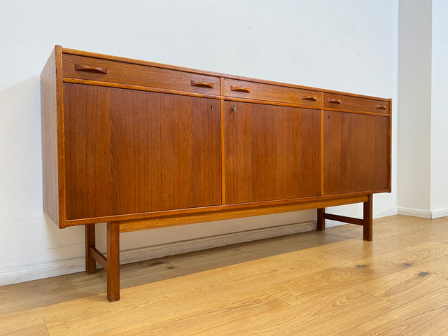 WMK # Stilvoller skandinavischer Mid-Century Designer Sideboard von Tage Olofsson für Ulferts in Teakholz mit Schubladen # Kommode Schrank Anrichte TV-Bank Danish Design Vintage Teak Berlin Hamburg