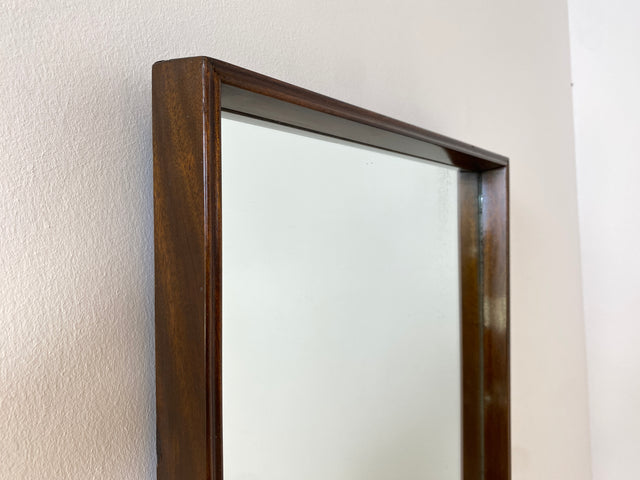WMK I Stilvoller skandinavischer Mid-Century Designer Wandspiegel von Jørgen Christensen Snedkeri mit dunkelbraunem Nussbaum Holzrahmen I Spiegel Holzspiegel Flurgarderobe Danish Design Vintage Berlin