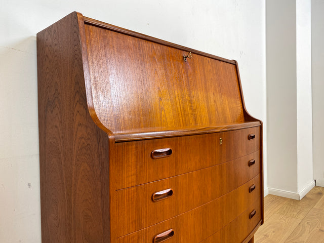 WMK # Stilvoller skandinavischer Mid-Century Designersekretär von Poul M. Jessen in Teakholz mit edlen Holzgriffen # Sekretär Schreibtisch Desk Danish Design Vintage Teak 60er PMJ Berlin Hamburg Köln