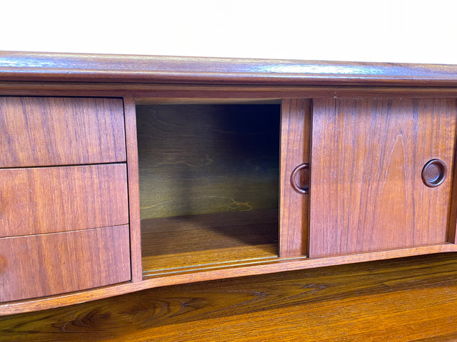 WMK # Stilvoller skandinavischer Mid-Century Designersekretär von Poul M. Jessen in Teakholz mit edlen Holzgriffen # Sekretär Schreibtisch Desk Danish Design Vintage Teak 60er PMJ Berlin Hamburg Köln
