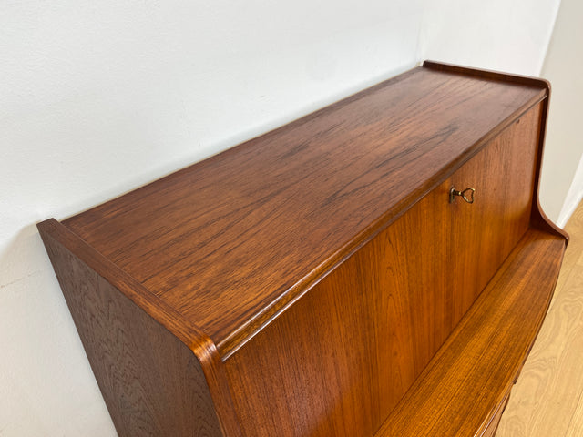 WMK # Stilvoller skandinavischer Mid-Century Designersekretär von Poul M. Jessen in Teakholz mit edlen Holzgriffen # Sekretär Schreibtisch Desk Danish Design Vintage Teak 60er PMJ Berlin Hamburg Köln